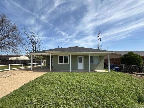 902 winchell , West Memphis, AR 72301