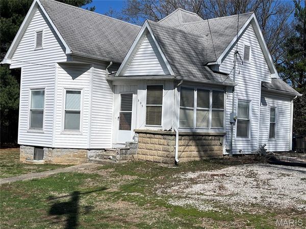 305 Asbury Street , Greenville, IL 62246