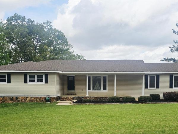406 Oakhill Ave, Sheffield, AL 35660