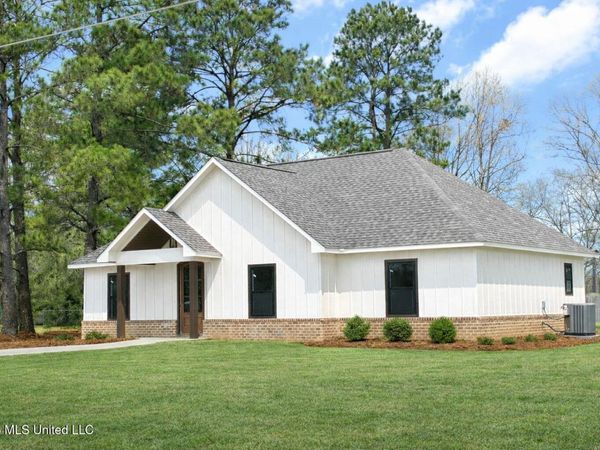 529 NE Fairlawn Trail, Brookhaven, MS 39601