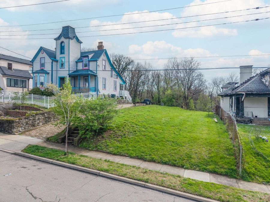 4700 N Edgewood Avenue, Cincinnati, OH 45232 Photo 1