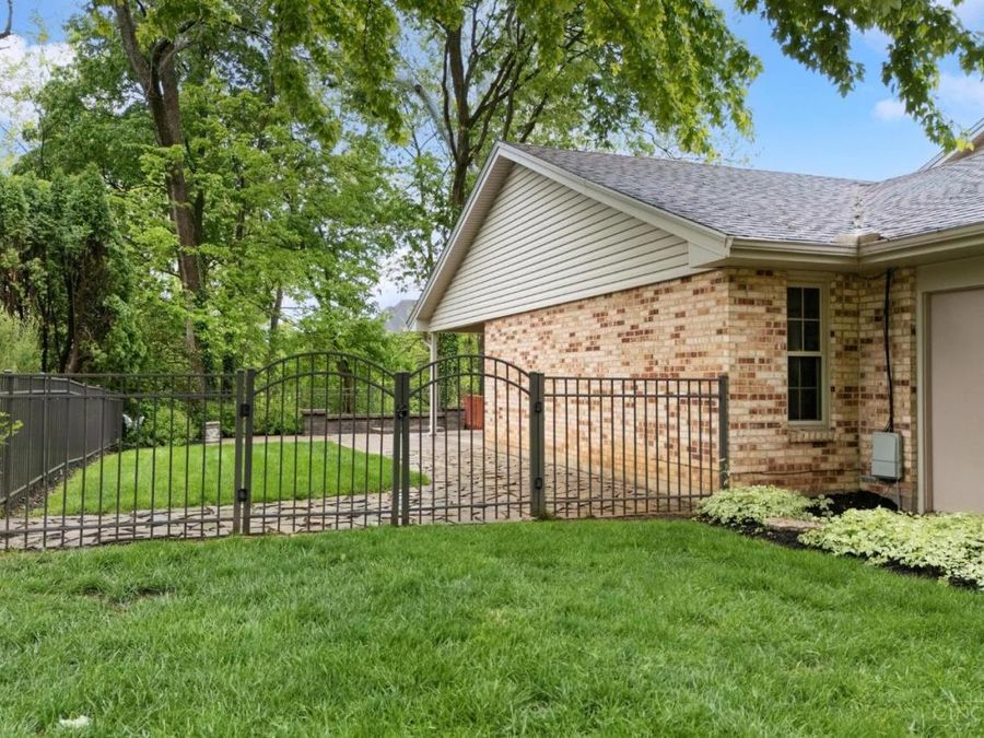 9178 Woodstream Lane, Washington Township, OH 45458 Photo 2