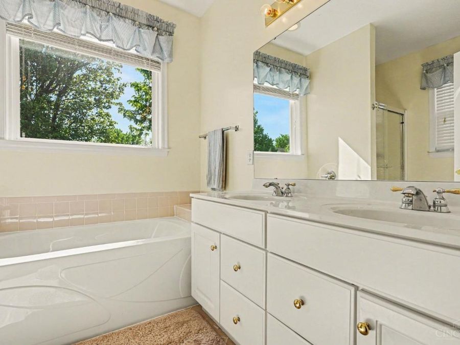 6154 Pondside Drive, Hamilton Township, OH 45039 Photo 11