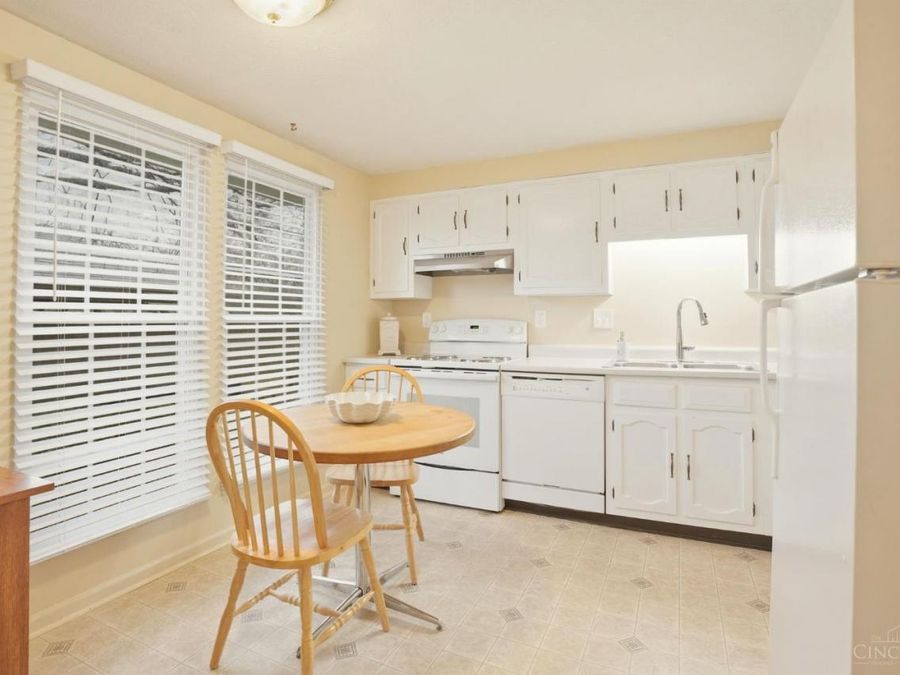 8061 Highfield Court, Unit 287, Sycamore Township, OH 45242 Photo 3