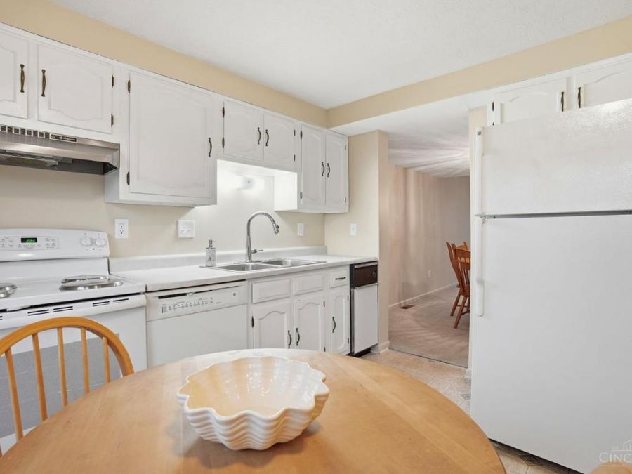 8061 Highfield Court, Unit 287, Sycamore Township, OH 45242 Photo 5