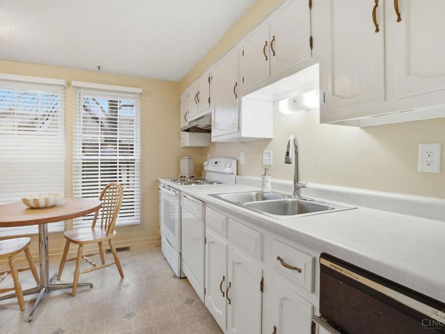 8061 Highfield Court, Unit 287, Sycamore Township, OH 45242 Photo 6