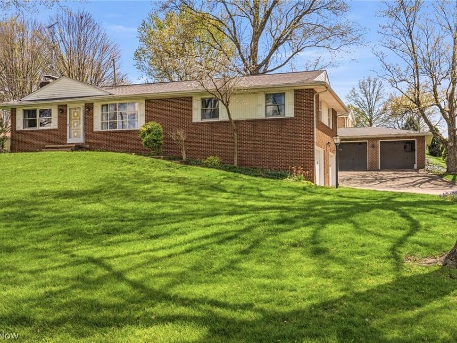 2430 Easton Street NE, Canton, OH 44721 Photo 1