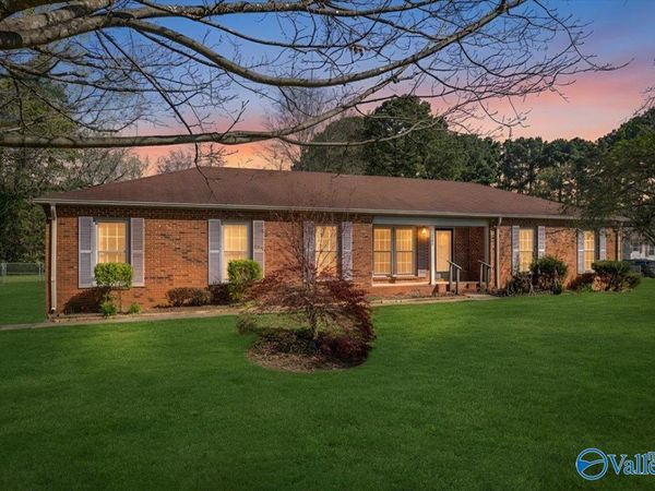 4903 Fallbrook Circle NE, Huntsville, AL 35811