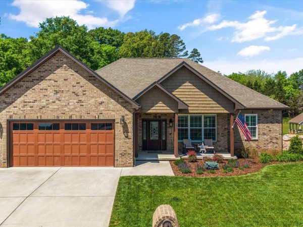 212 Waters Edge Way , Lenoir City, TN 37771