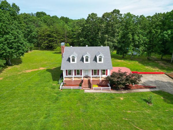 4045 Old Nashville Hwy , Mc Ewen, TN 37101