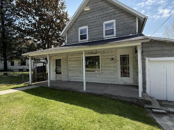 26 Fayette Street W, Hillsdale, MI 49242