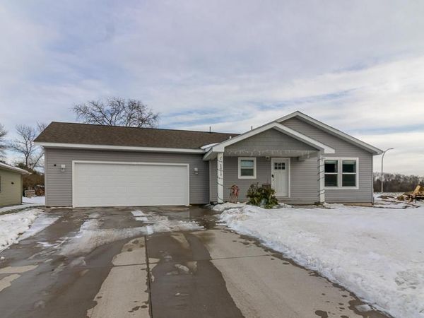 2015 Essler Drive , Saint Peter, MN 56082