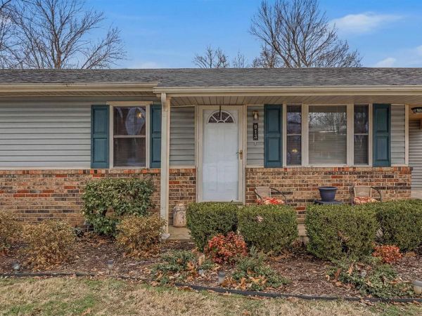 913 Hillview Dr , Paragould, AR 72450