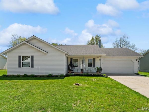 120 E Hunters Ridge , Valmeyer, IL 62295