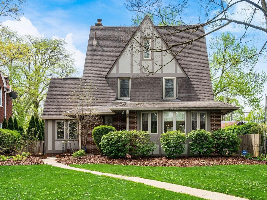 2629 E Broad Street , Columbus, OH 43209 Photo 1