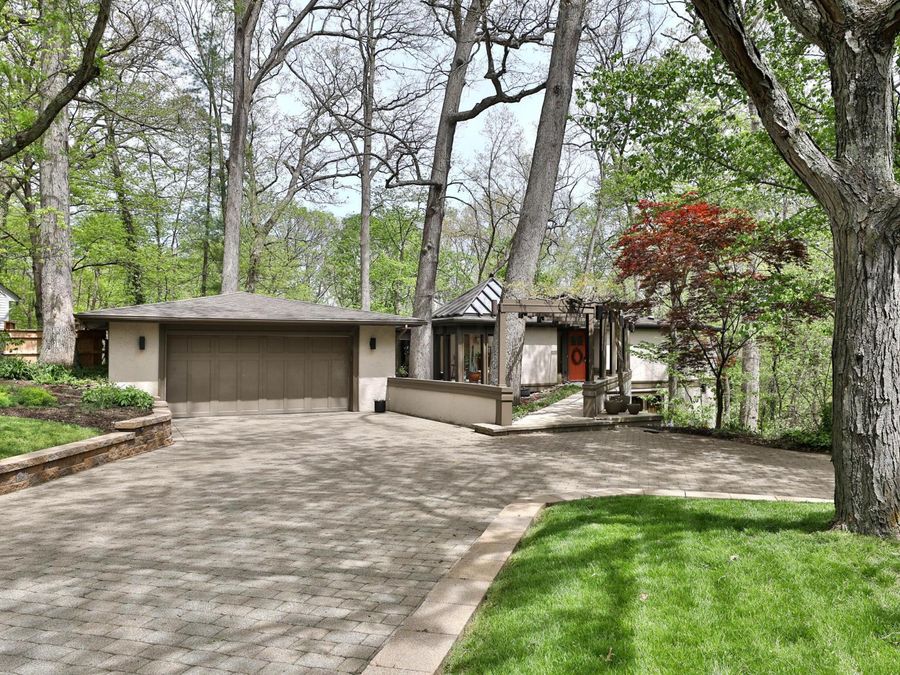 815 Lookout Point Drive , Columbus, OH 43235 Photo 1