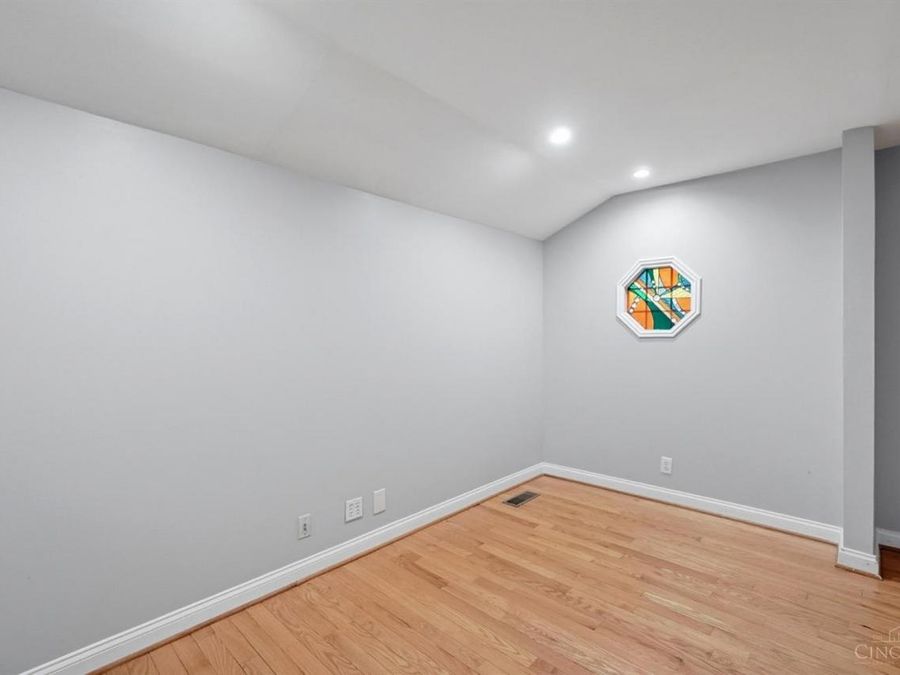 440 W Sharon Road, Springdale, OH 45246 Photo 9
