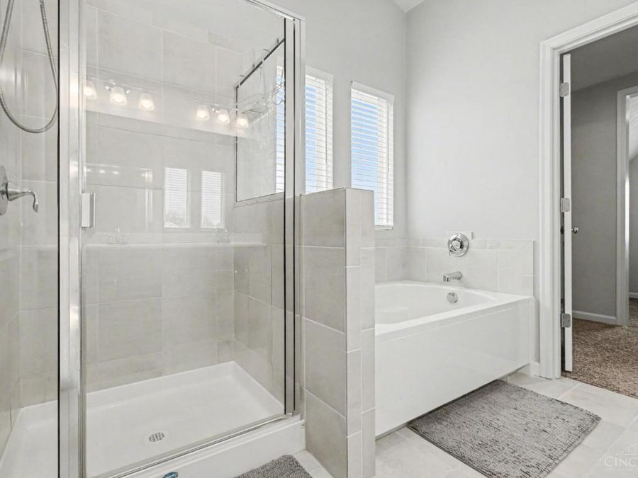 4677 Hampton Pointe Drive, Green Township, OH 45248 Photo 17