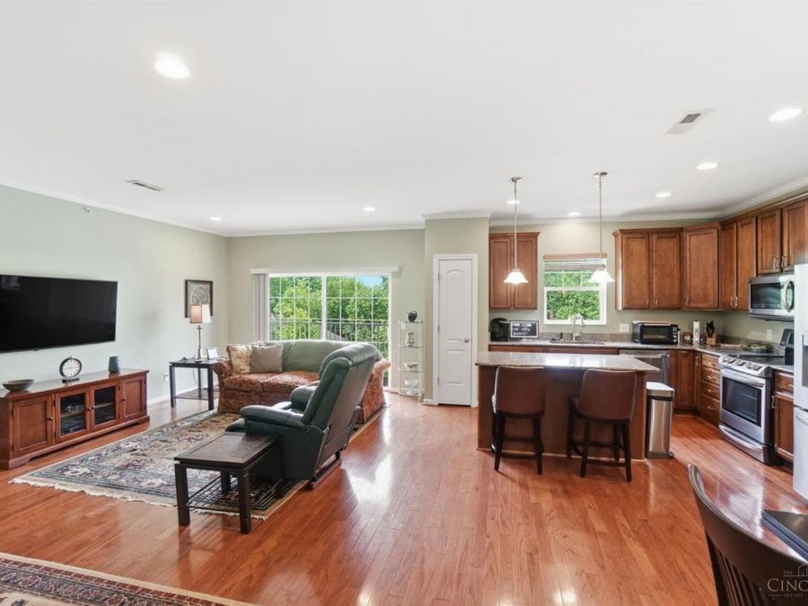 3346 Marburg Square Lane, Unit 8E, Cincinnati, OH 45209 Photo 4