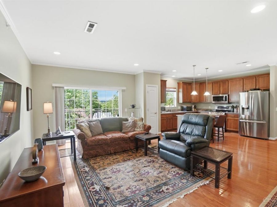 3346 Marburg Square Lane, Unit 8E, Cincinnati, OH 45209 Photo 6