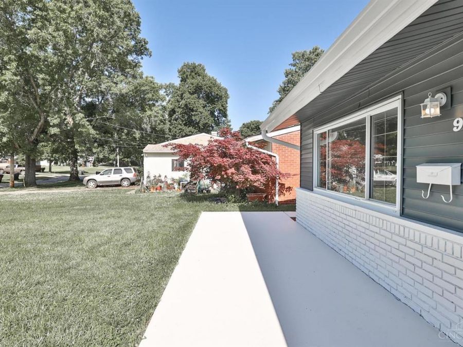 958 Hollytree Drive, Springfield Township, OH 45231 Photo 3