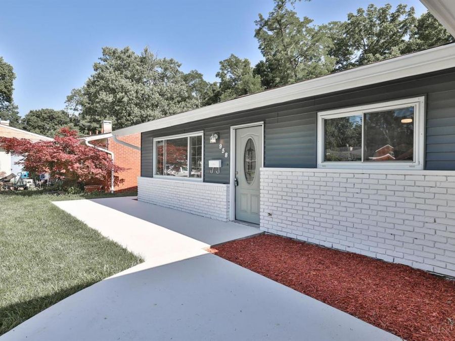 958 Hollytree Drive, Springfield Township, OH 45231 Photo 4