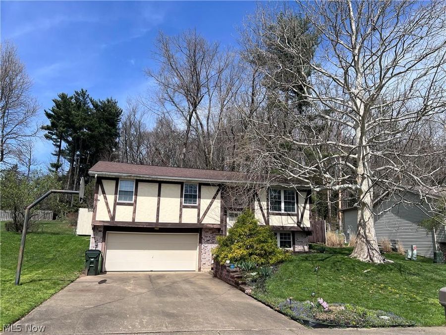 919 Chelsea Drive , Dover, OH 44622 Photo 1