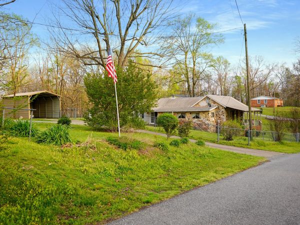 430 Spring St , Erin, TN 37061