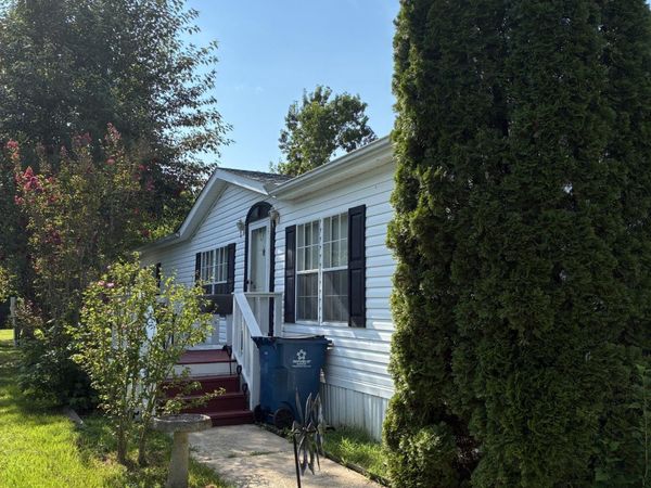 105 Indian Creek Dr , Paris, TN 38242