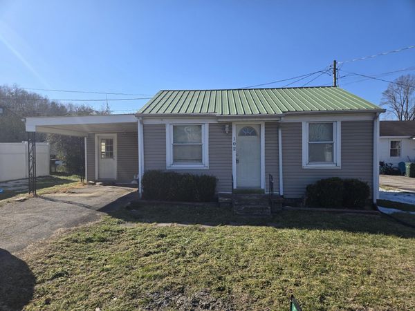 102 N Cooley Ave , Waverly, TN 37185