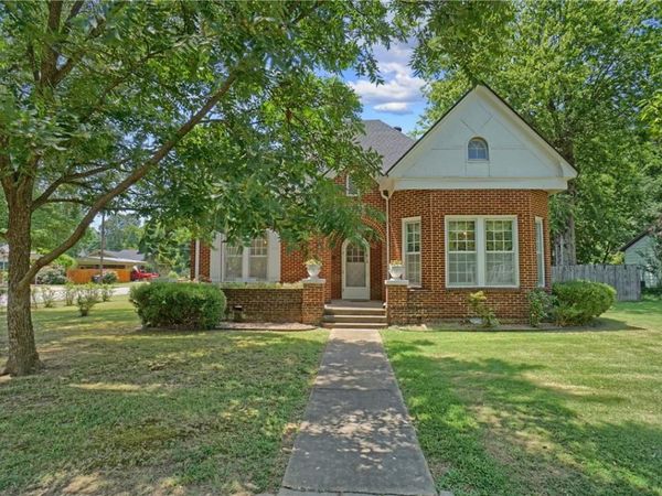 612 S Commerce Avenue , Russellville, AR 72801