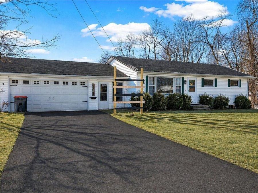 201 Laverne Drive , Newark, OH 43055 Photo 1