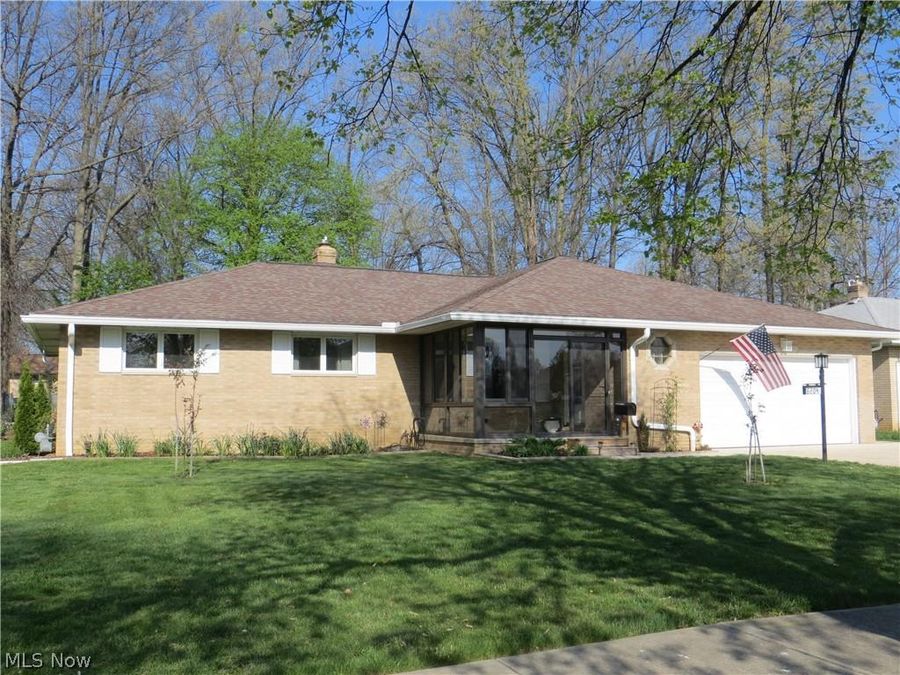6204 Meadview Drive , Seven Hills, OH 44131 Photo 1