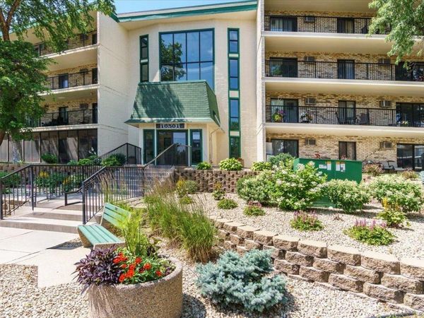 10501 Cedar Lake Road , Unit 404, Minnetonka, MN 55305