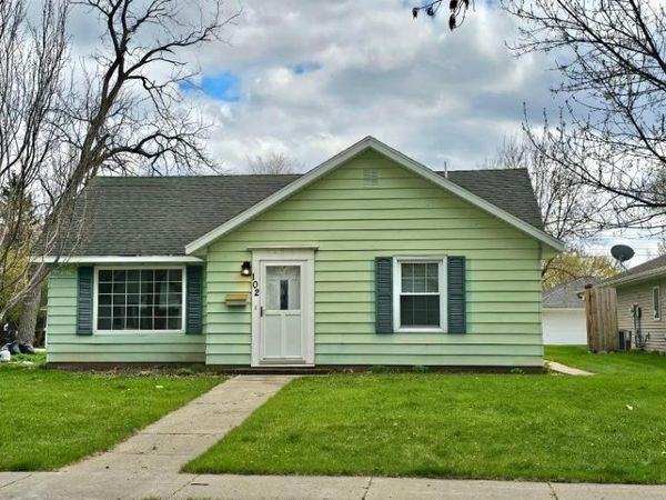 102 E 9th Street , Morris, MN 56267