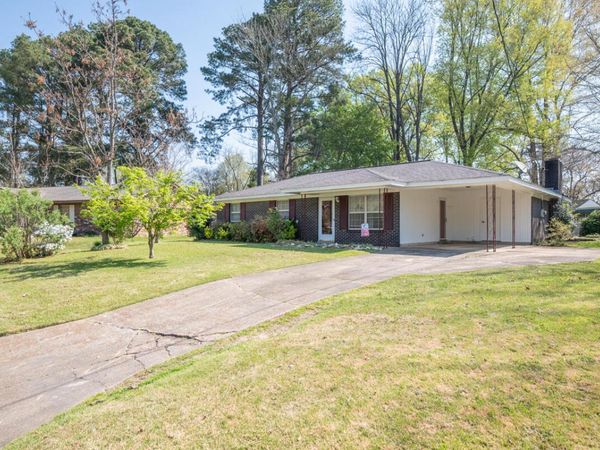1902 Patton Dr, Starkville, MS 39759
