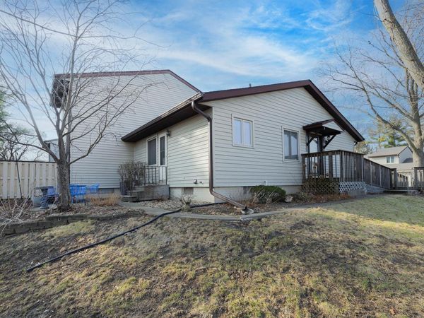 3590 Devils Glen Road , Bettendorf, IA 52722