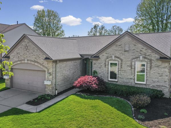 821 Huntington Drive, South Lyon, MI 48178