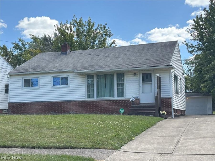 20732 APPLEGATE Road , Maple Heights, OH 44137 Photo 1