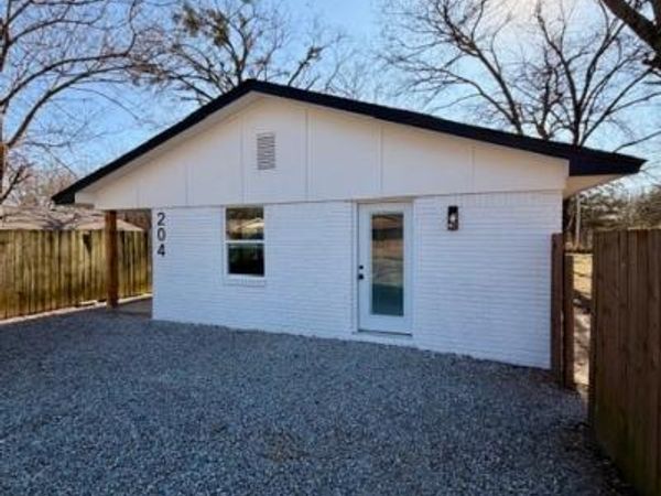 204 W 21st Street , Tishomingo, OK 73460