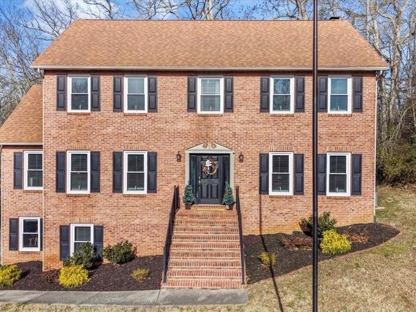 704 Knights Bridge Rd, Maryville, TN 37803