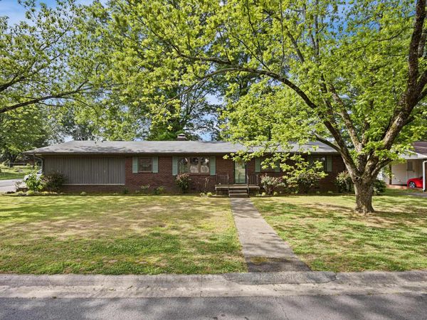 1414 Holloway , Morrilton, AR 72110
