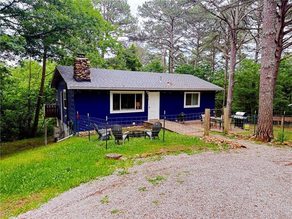 1 Stadiumn Road , Eureka Springs, AR 72632