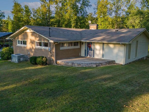 960 Knob Creek Rd , Lawrenceburg, TN 38464