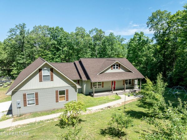 204 Forest Ridge Drive , Harriman, TN 37748
