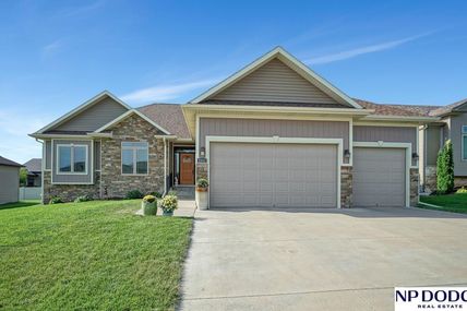 2841 Valley Stream Drive, Lincoln, NE 68516