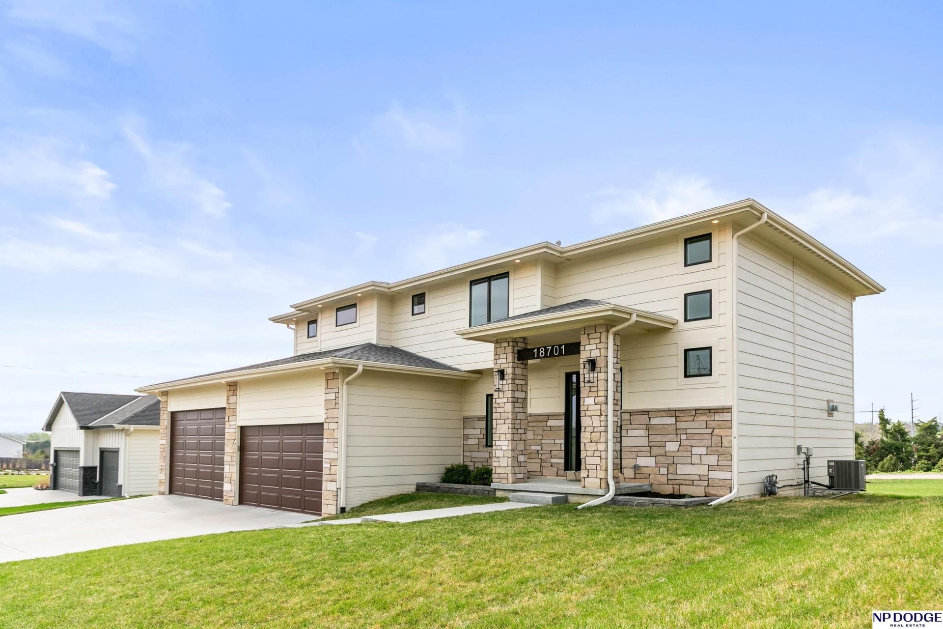 18701 Patrick Avenue, Omaha, NE 68022