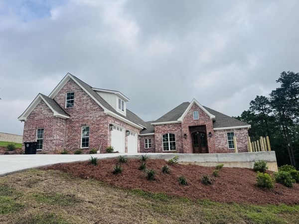 118 Brookhollow Blvd., Hattiesburg, MS 39402