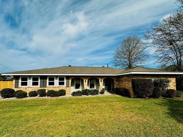 113 Hawkins St., Petal, MS 39465