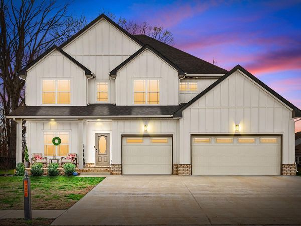 942 Alton Dr , Clarksville, TN 37043